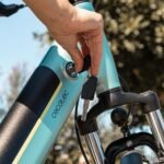 Cecotec Elektro-Stadtfahrrad Urban, 250W, 28-Zoll-Räder, 90 km Reichweite, 460 Wh Batterie, Vorderradfederung, 7-Gang-Shimano-Schaltung und Doppel-Hydraulikbremsscheiben – Bild 3