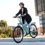 Cecotec Elektro-Stadtfahrrad Urban, 250W, 28-Zoll-Räder, 90 km Reichweite, 460 Wh Batterie, Vorderradfederung, 7-Gang-Shimano-Schaltung und Doppel-Hydraulikbremsscheiben – Bild 4