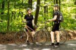 Licorne Bike Premium Touring Trekking Bike in 28 Zoll Aluminium Scheibenbremse Fahrrad für Jungen, Mädchen, Damen und Herren - 21 Gang-Schaltung - Mountainbike - Crossbike (Herren, Schwarz) – Bild 4